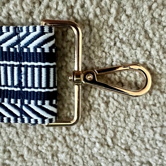 NWT Navy and White woven bag purse strap with gold accents extendable 28" to 52" - Picture 3 of 8